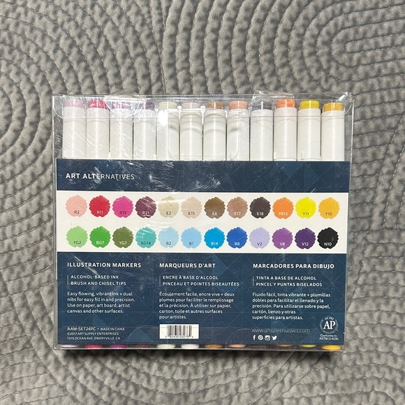 Alternative Illustration Marker Set — Assorted Bright Colors - Picture 2 of 3